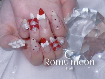 ロミィ ムーン ネイル(Romy moon nail)