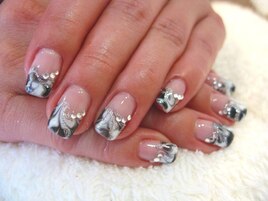 大柄マーブルフレンチネイル