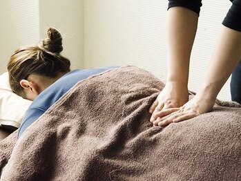 アジアンリラクゼーション ヴィラ 大橋店(asian relaxation villa)/揉みほぐし施術シーン