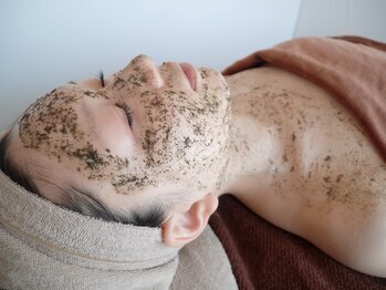 ヘアーアンドエステティック ヴェリス(hair&esthetic Velis)の写真/【REVI次世代ハーブ陶肌トリートメント2ｇ¥8800】こだわりの施術が肌の悩みも基礎から改善!理想の美肌へ♪