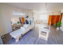 オリ(Pilates Studio)の雰囲気（広々とした落ち着いた空間でのプライベートセッションは集中力UP）