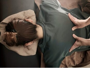 あやめ鍼灸整骨院 アンド リラクゼーションスペースの写真/【メンズにオススメ】最終受付21時で仕事終わりでも通いやすい◎首・肩・腰をケアして疲れをリセット♪