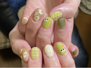 カーティシーネイルズ(curtisii NAILS)/流行りのバターイエロー忍ばせる