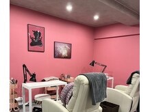 はあとねいる 練馬中村橋店の雰囲気（店内はピンク×グレーでオシャレな空間です。）