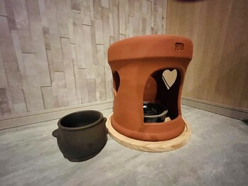 ソルナ 吉塚(SOLUNA)/生きている土”天然黄土”座器