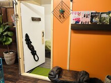 整体院nest[整体/肩こり/腰痛]の雰囲気（店舗入り口は美容室と同一です。施術room入り口）