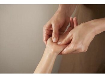 イオリ アンビアンス(IORI ambiance)/手腕の疲れにはハンドリフレ