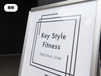 キースタイルフィットネス/入口看板が目印
