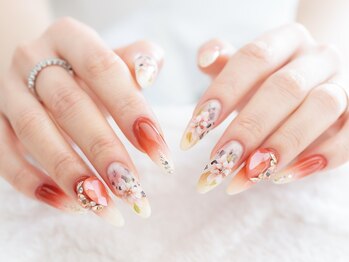 サロン ド ワカ(Salon de WAKA)の写真/【エアブラシ導入店】大人上品デザインでトレンドを抑えたお洒落な指先へ♪妥協を許さない高技術と接客が◎