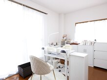 1席だけのお部屋で同じネイリストが最初から最後まで施術します