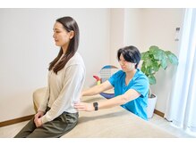 整体院智(TOMO)/骨盤の高さをチェックして改善へ