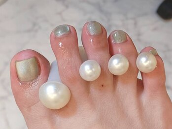 ルーク(Leuk)の写真/【ワンカラー/グラデーション　7060円～】全メニューフットバス＋ケア込み☆夏に向けて足元に彩を♪