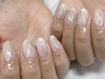 ハニービービー(Honey Bee Bee)/ホワイトニュアンスネイル