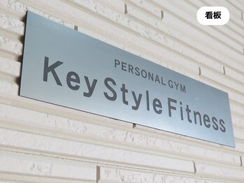 キースタイルフィットネス/外壁サインも目印
