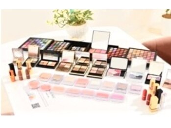 グランドカラー 大阪心斎橋店/最新のコスメ無料で試せます！