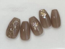 上品ブラウン×ゴールドネイル