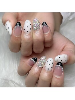 モモ(Momo)/韓国/水玉フレンチネイル