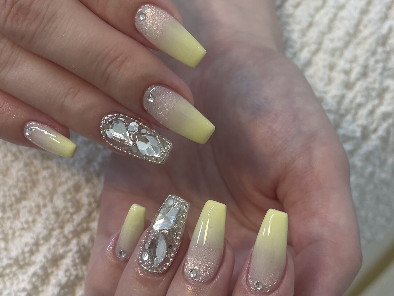 オーダーネイル 量産型 ゴールド コンサート 推し 埋めつくし #75 数量限定］ 推しカラーDesign | DOLL NAIL(ドールネイル)