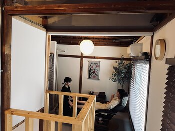 クマノテ 松陰神社前/梁に囲まれる空間