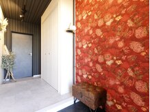 クラゲ(Kurage)/ゴッホ『ひまわり』がお出迎え