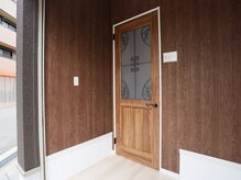 エヌクチュール(N.couture)の雰囲気（サロン入り口はこちらです(*^^*)入口横に無料駐車場あり♪）