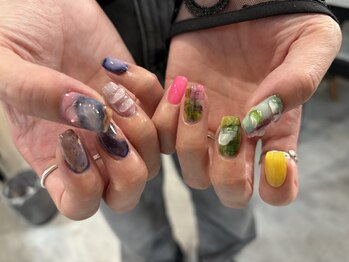 スチャ(s/cha+)の写真/【2席だけの隠れ家サロン】豊富な定額ネイル&持ち込みデザインが人気＊平日限定マグネットデザインがお得！