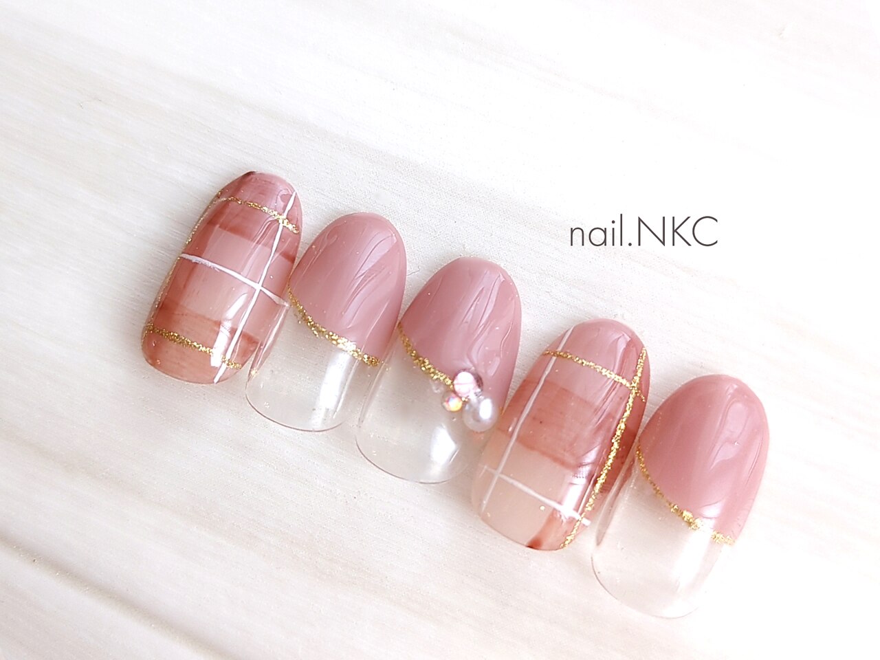 着画あり】ハンドメイド 蝶々ネイル チェック柄ネイル シンプルネイル