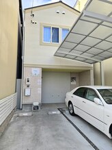 チャイ(Chay)/店舗前駐車場