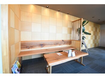 ムー 八尾外環状店(MUU)/日当たりのいい待合スペース♪