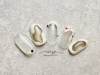 アイヴィー(IVY)/くり抜きネイル