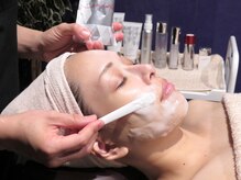 フェイシャルは肩・デコルテ・肩甲骨までマッサージ付き♪