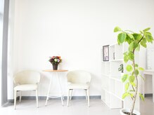 シナレ(Sinarae)/内観の様子　待合スペース