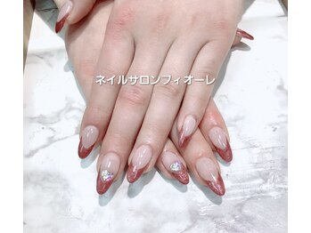 ネイルサロン フィオーレの写真/ジェルの長さ出しで叶える、上品で華やかなお手元へ！どんなお悩みもすらりと伸びた美しい指先に大変身♪