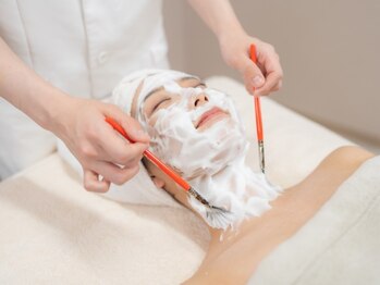 【韓国肌管理専門店】カンナムスキン八戸店 ララピール/毛穴洗浄/ハーブピーリングの写真/韓国女優のようなツヤ肌を実感!様々なお肌のお悩みに、天然ハーブ・ララピールで最強のすっぴん肌へ!