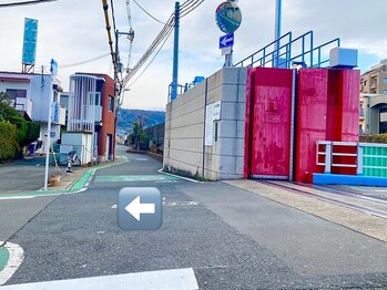 ペリカン(PELICAN)/《道案内》十字路に出たら左に♪