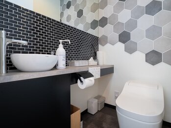 エボ パーソナルトレーニングジム 吹上店(E.V.O)/【清潔感溢れるトイレ】