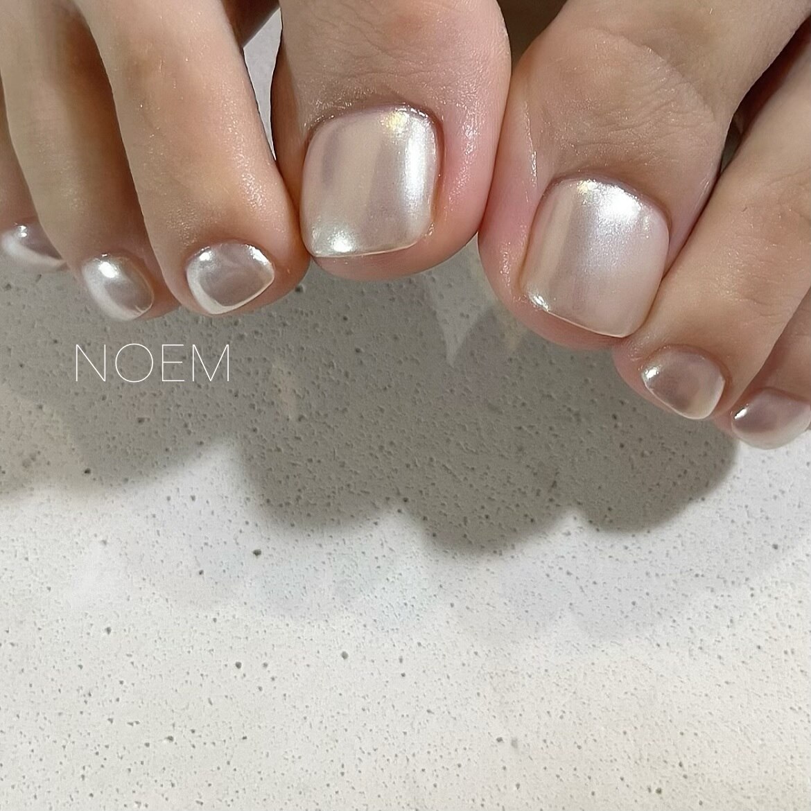 2026年冬トレンド】ホワイト ワンカラー フットのネイルデザイン集