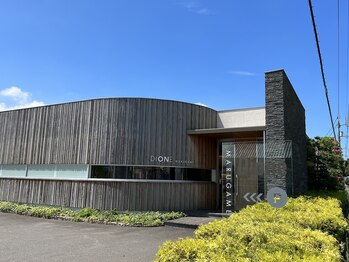 ファウンデーション(FOUNDATION)/木を基調としたデザインの外観