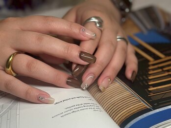 アース ネイルアンドアイラッシュ 甲府昭和店(HAIR & MAKE EARTH Nail&Eyelash)/ブラウンシンプル　￥7900