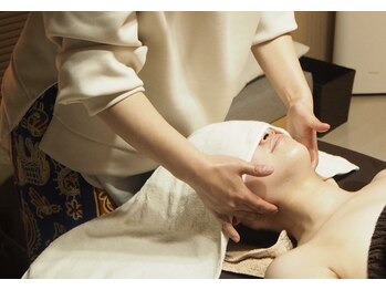 sutadio&salon La rune【6月14日OPEN（予定）】の写真/心地よい力加減にうっとり♪ヘッドスパで顔むくみ解消・リフトアップへ◎ (40文字)