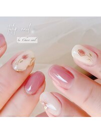 トレンドのチューリップネイル