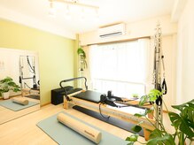 カルム 武蔵浦和店(Calm)の雰囲気（緑を基調としたプライベート空間のピラティス専門スタジオ。）
