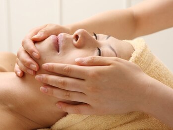 エースマイルイズ(A smile is..)の写真/【ノーファンデへ！肌育サロン！】お悩み別フェイシャルメニューで理想のすっぴん肌へ。