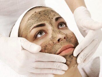 サロンドムーン(salon de MooN)の写真/繰り返すニキビケアに…。一人ひとりのお悩みに合わせたピーリングメニューをご提案します