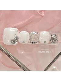 ホワイトオーロラフットネイル