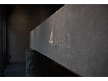 フォー(4 HER.)の写真