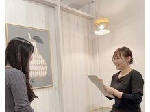 お顔、お身体の状態など、しっかりとお伺いし施術に入ります。