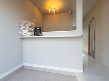 アンドホワイト 八日市店(&white)/落ち着いた店内