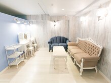 シャビ―な内装は可愛らしくもあり深みのある色調。立川の隠れ家としてご利用ください！