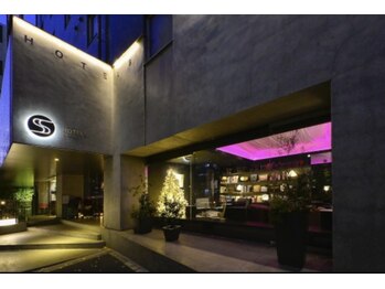 六本木麻布SPA/夜間の建物風景